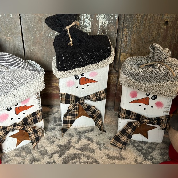 Primitive Christmas Decor - Total of 24 Pieces - Picture 8 of 10